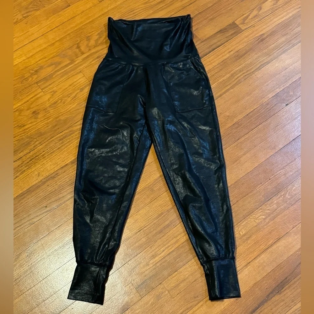 Aerie Offline The Hugger Crackle Black Jogger Sz XS